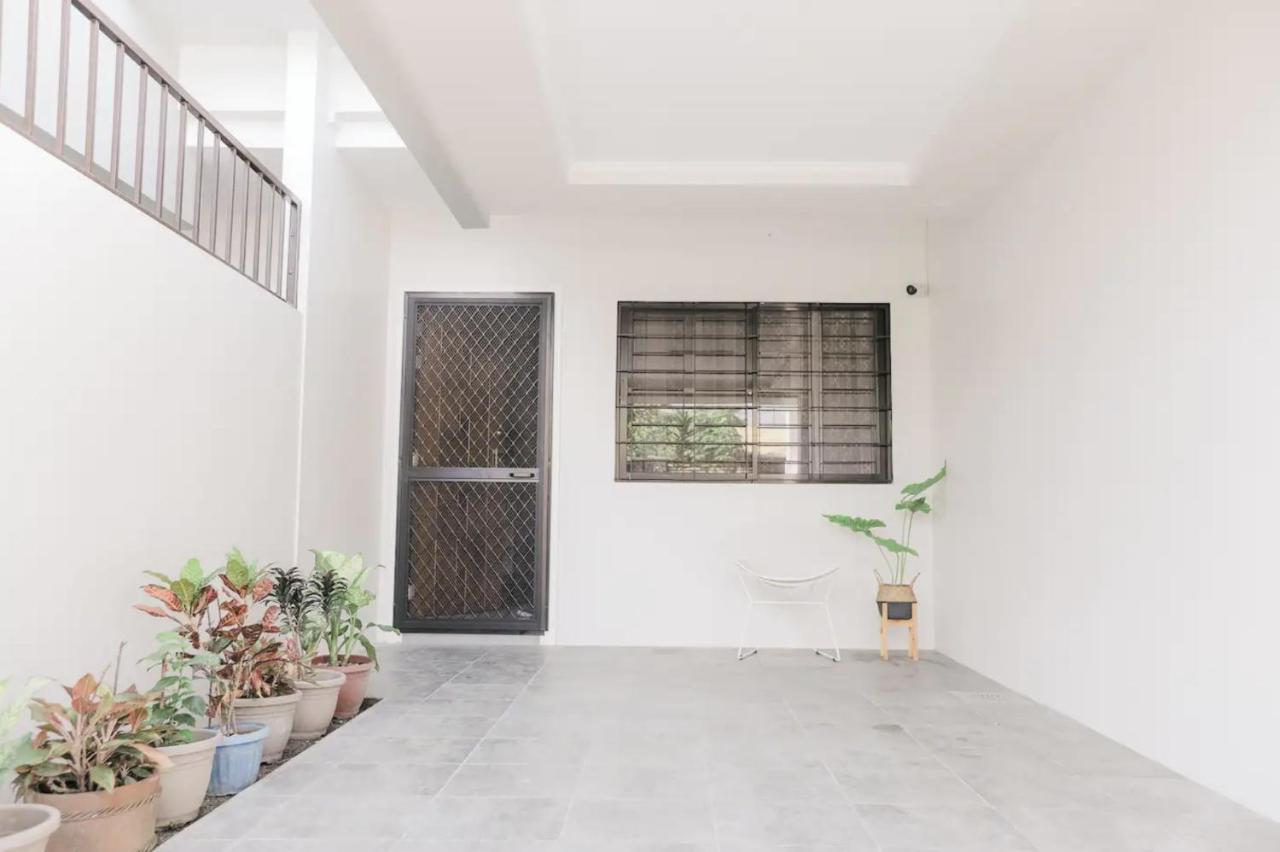 Two Bedroom Residential Home With Own Parking Angeles Exterior photo